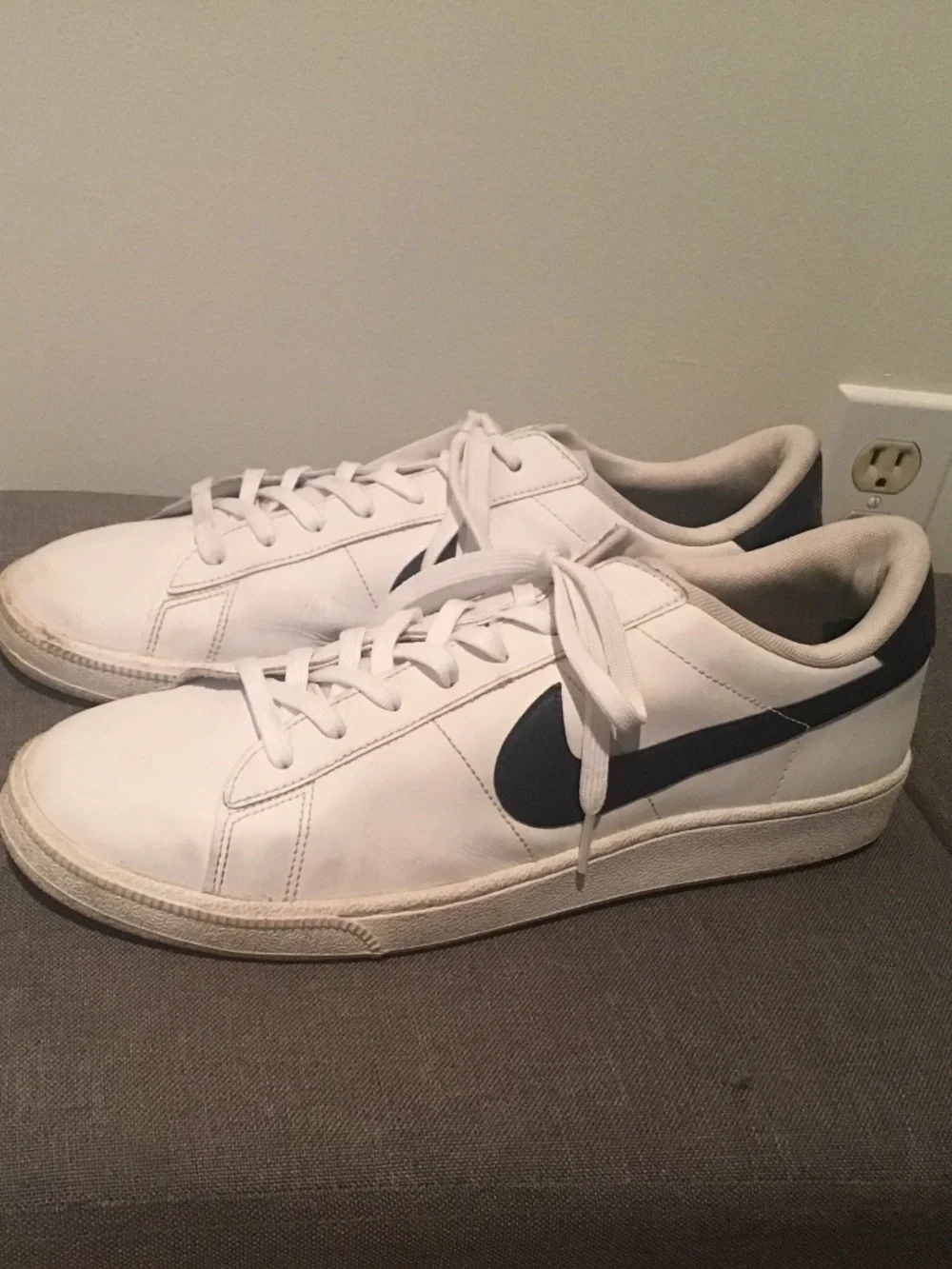 Nike Wimbledon tennis shoes size 11 white and navy